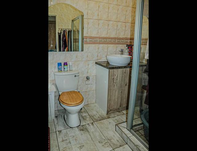 3 BEDROOM HOUSE FOR SALE IN VAN RIEBEECK PARK